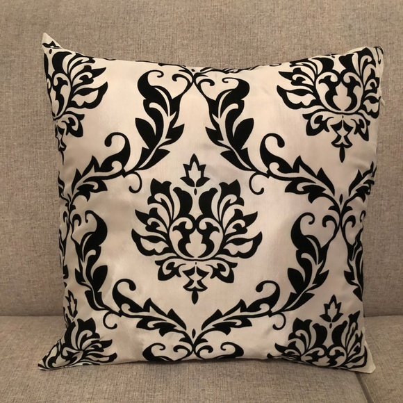 *HP* Two Damask Decorative Throw Pillow Covers - Picture 2 of 8
